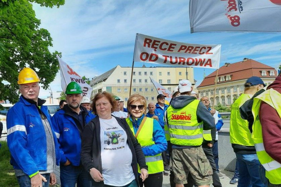 ludzie protest manifestacja