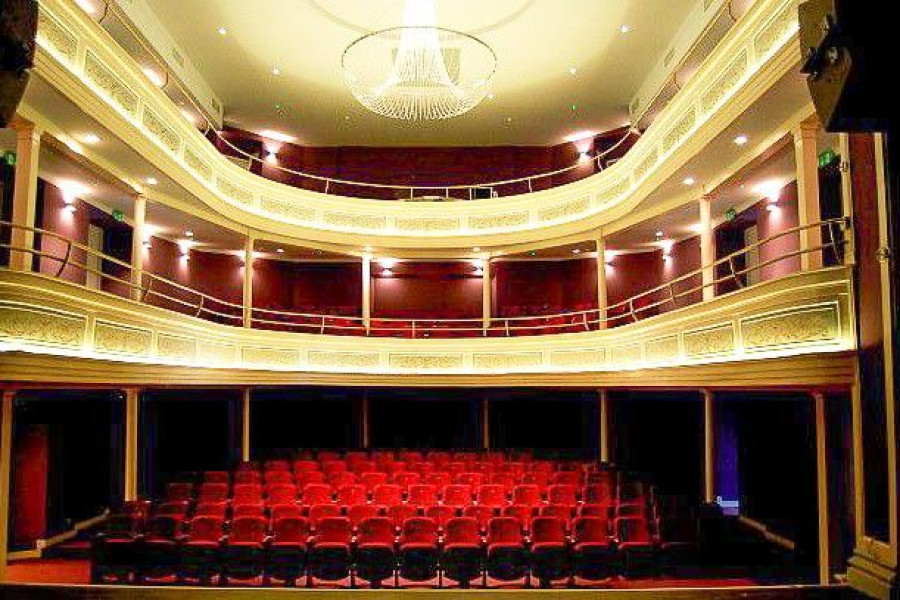 teatr stary wnętrze scena