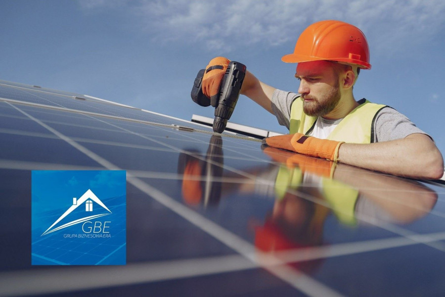 człowiek dach praca