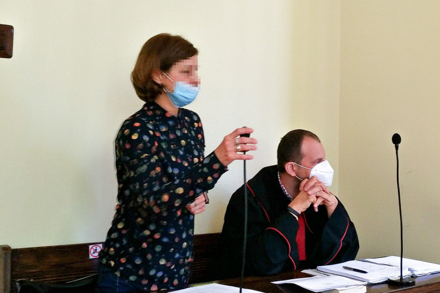 kobieta sąd rozprawa