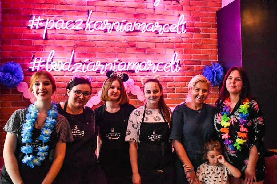 ludzie urodziny impreza