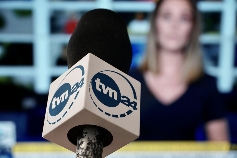 kostka telewizja mikrofon