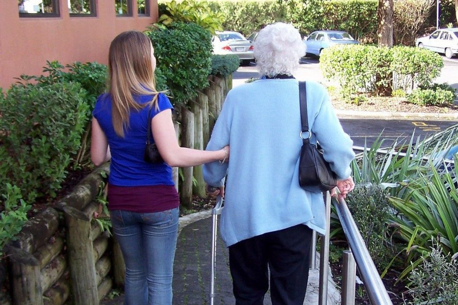 starsza kobieta młodsza kobieta