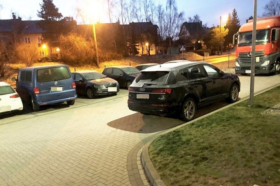 ciężarówka parkowanie blok