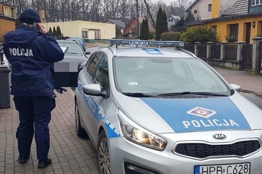 policjantka radiowóz