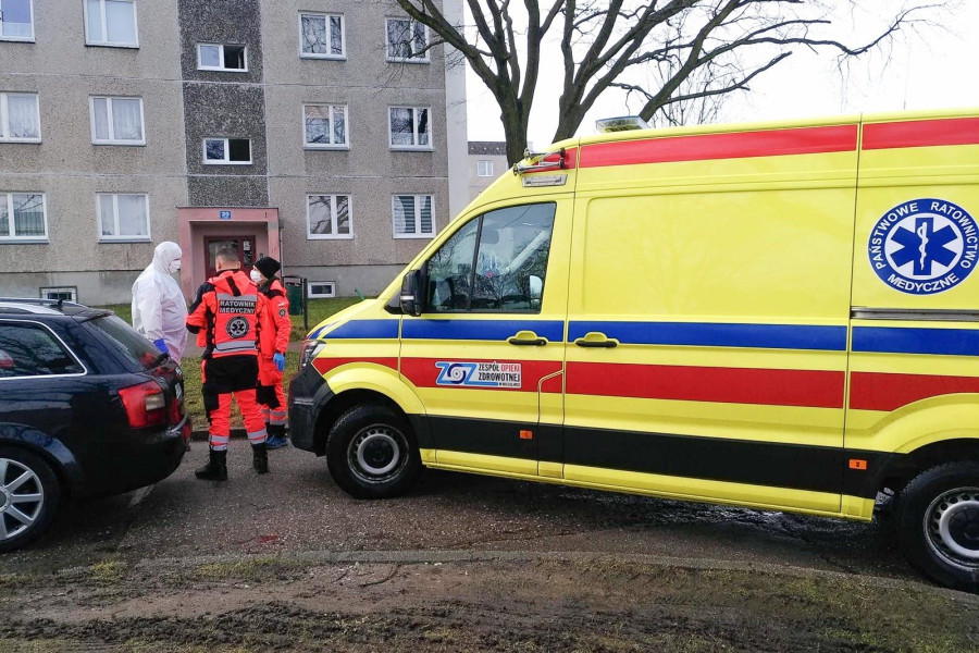 karetka pogotowie budynek