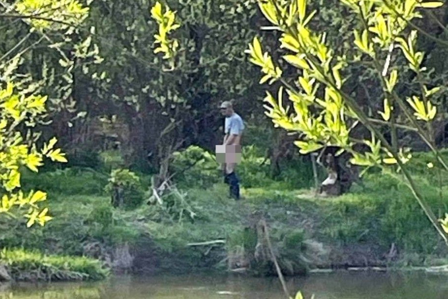 golas mężczyzna masturbacja