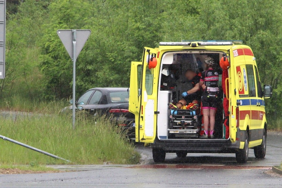 karetka rowerzysta karetka