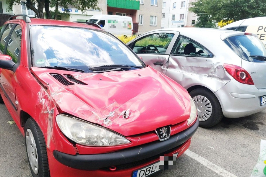 auta uszkodzenie parking
