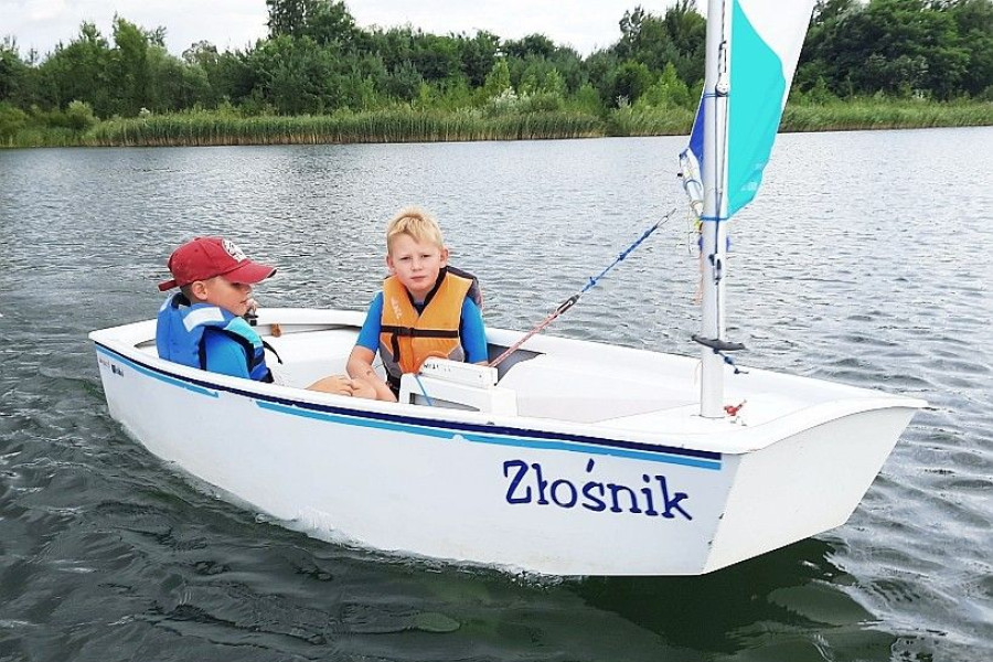 dziecko łódka woda