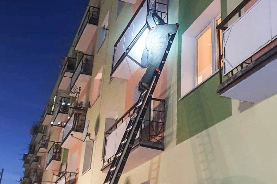 strażak kombinezon drabina