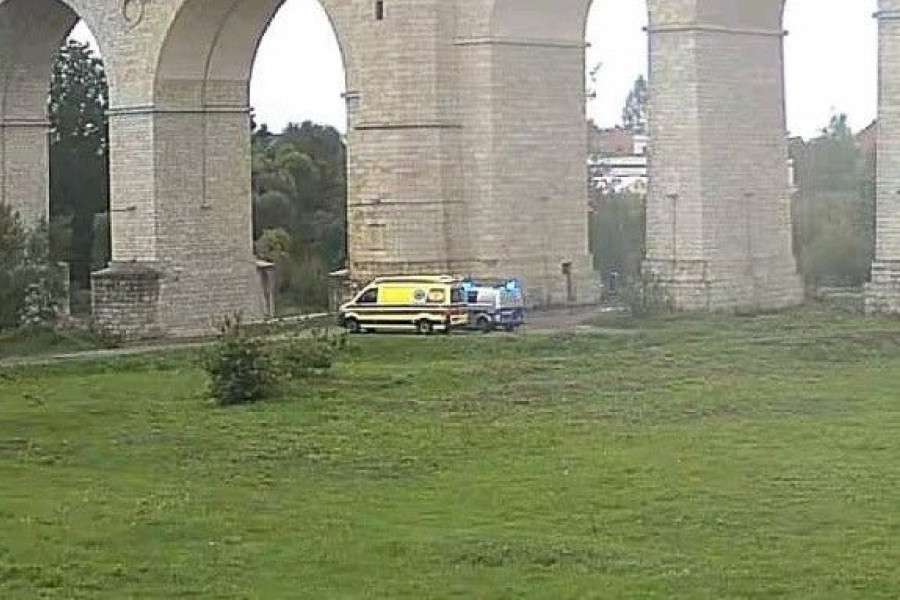 karetka radiowóz wiadukt