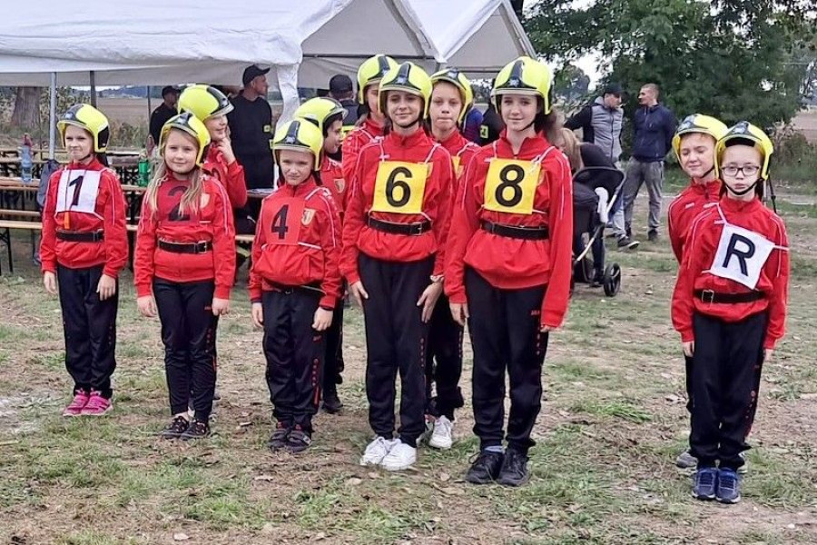 młodzież dzieci strażacy