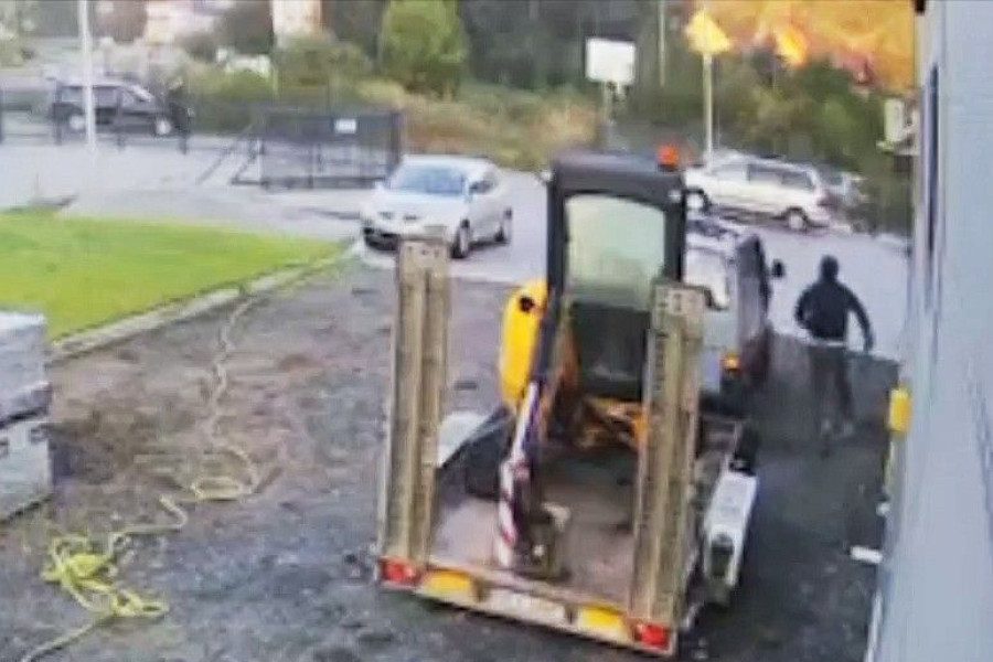 złodziej koparka laweta