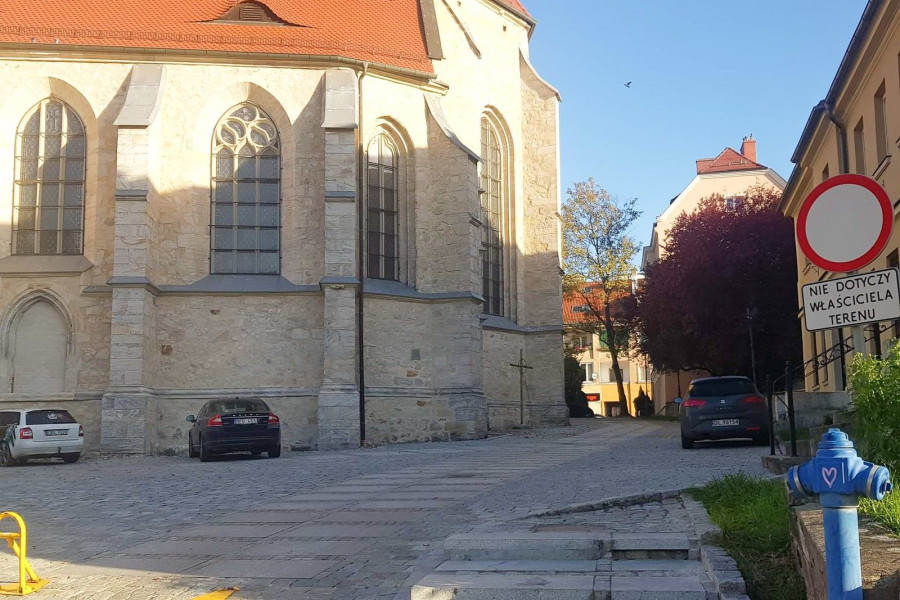 bazylika auta znak zakaz