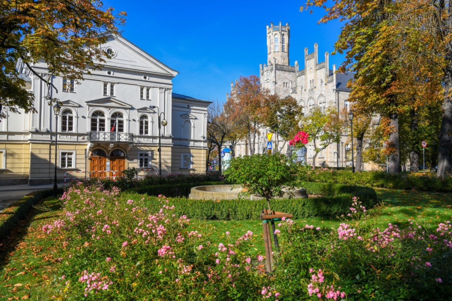 budynek teatru i sądu w Bolesławcu