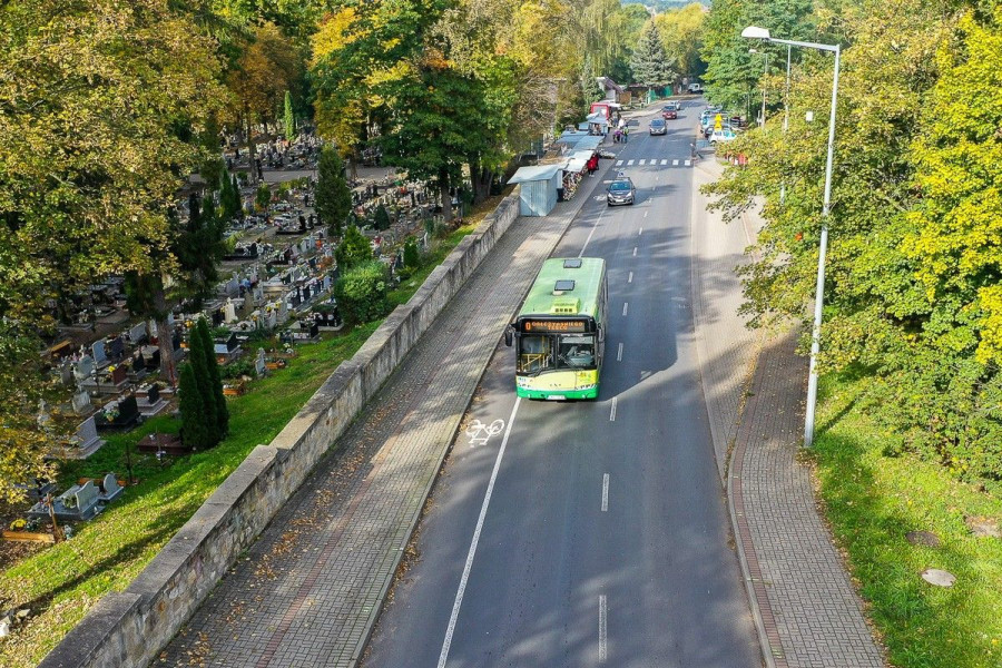 autobus cmentarz