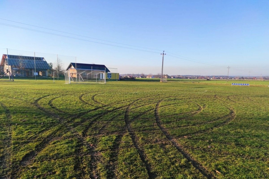 boisko płyta wandal