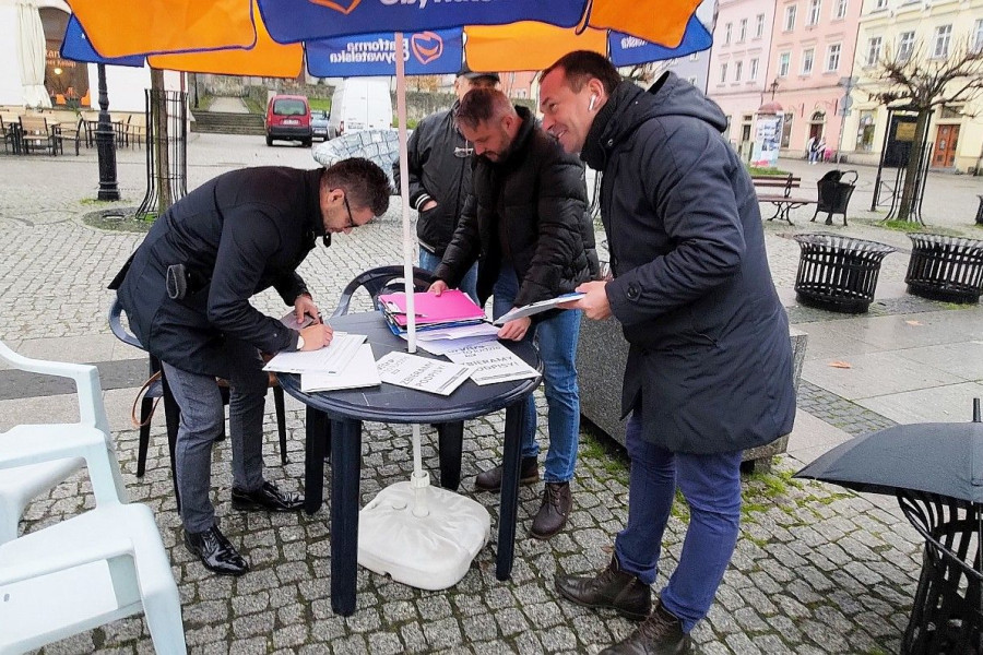 poseł piotr borys rynek