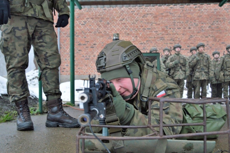 żołnierz strzelnica karabin