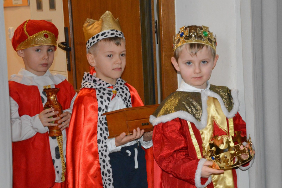 chłopcy dzieci przebranie