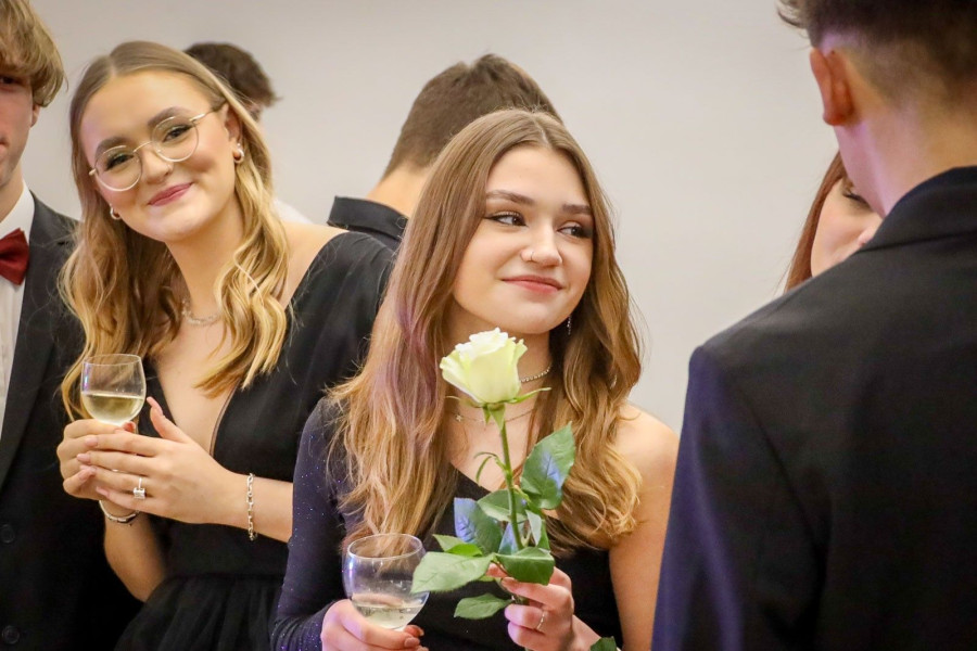 uczennica studniówka