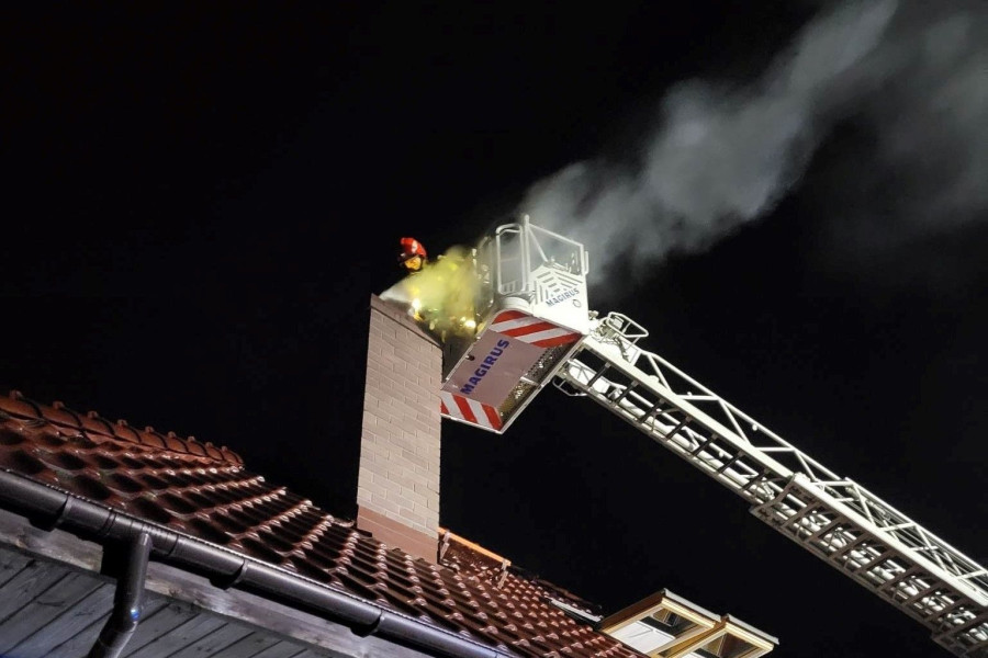 strażak na drabinie