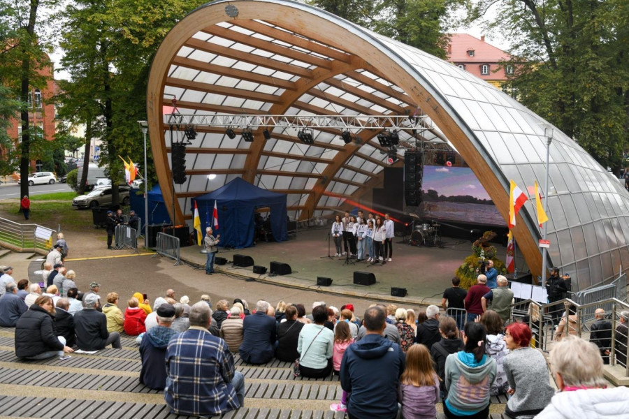 ludzie amfiteatr park bonina