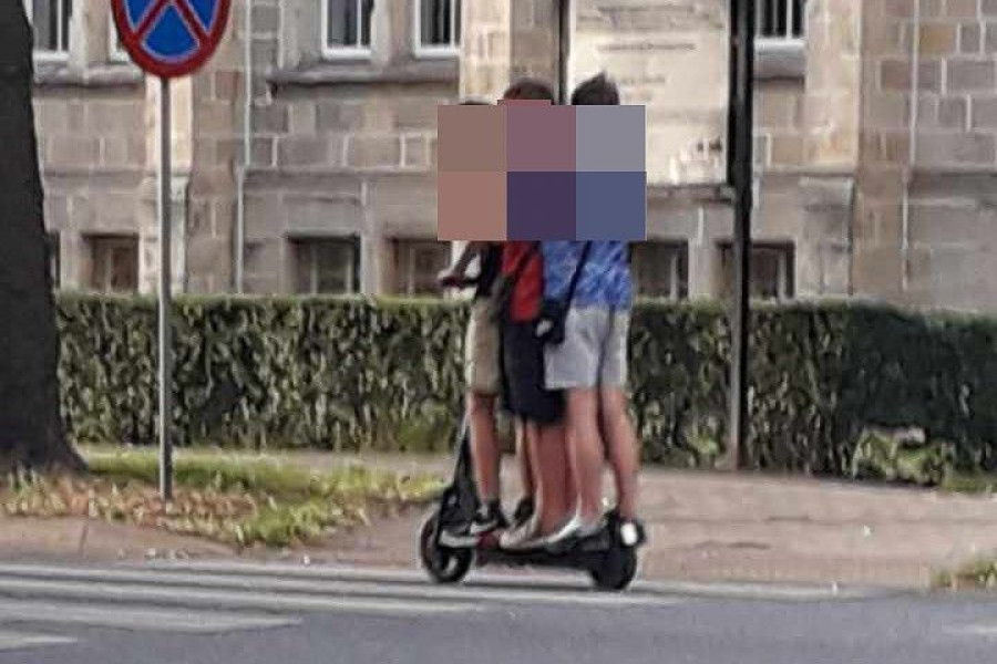 hulajnoga chłopiec ulica