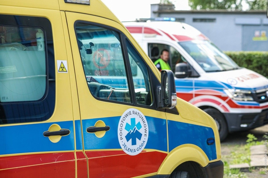 pogotowie jelenia góra karetka