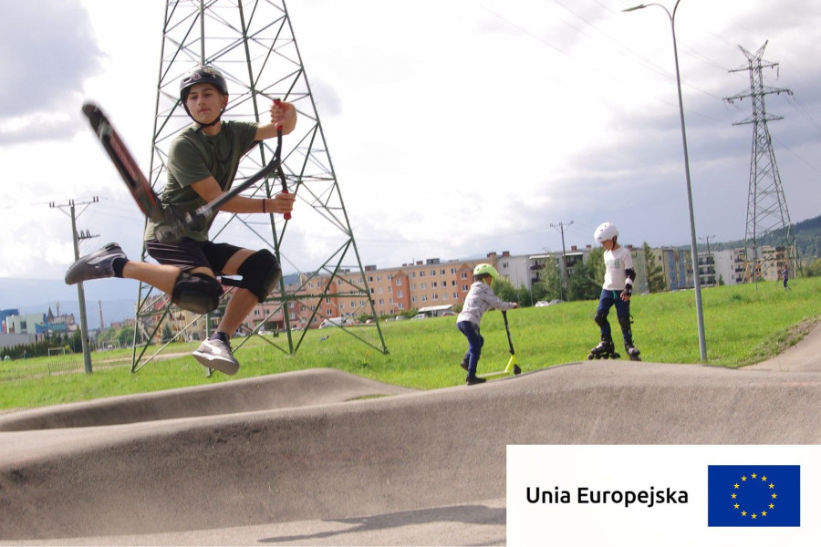 chłopiec skatepark