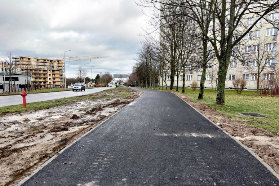 nowy chodnik i ścieżka rowerowa przy Staroszkolnej