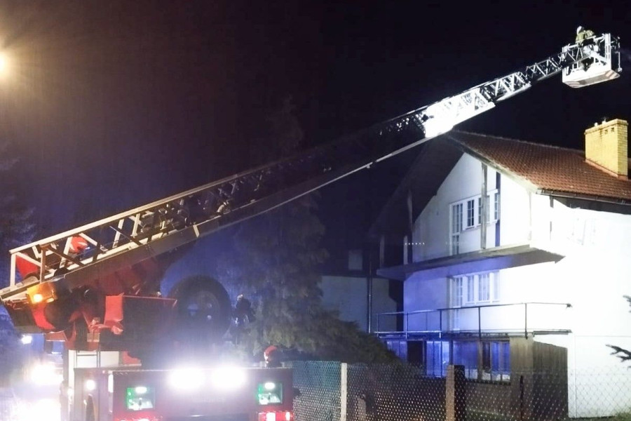 strażak kosz pożar