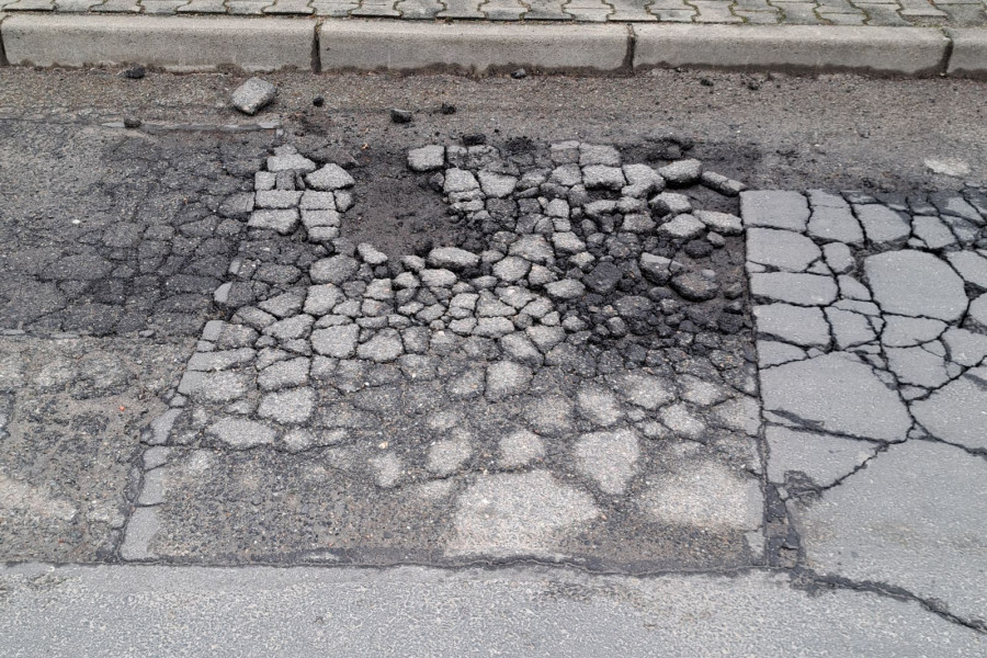 dziura droga niepodległości