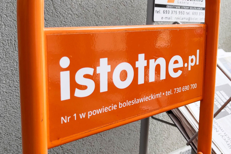 logo istotne.pl stojak gazeta