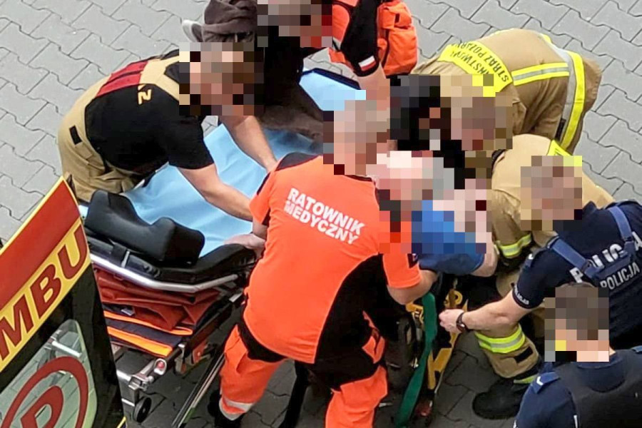 strażak ratownik pacjent