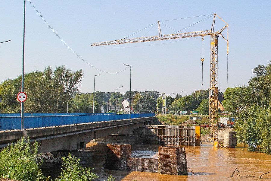 dźwig bóbr powódź