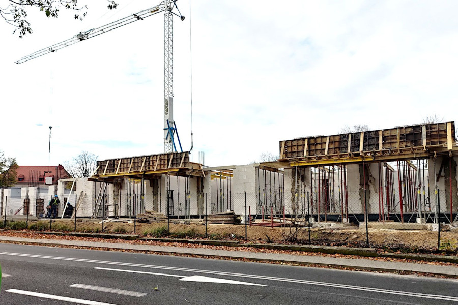 budowa polna budynek