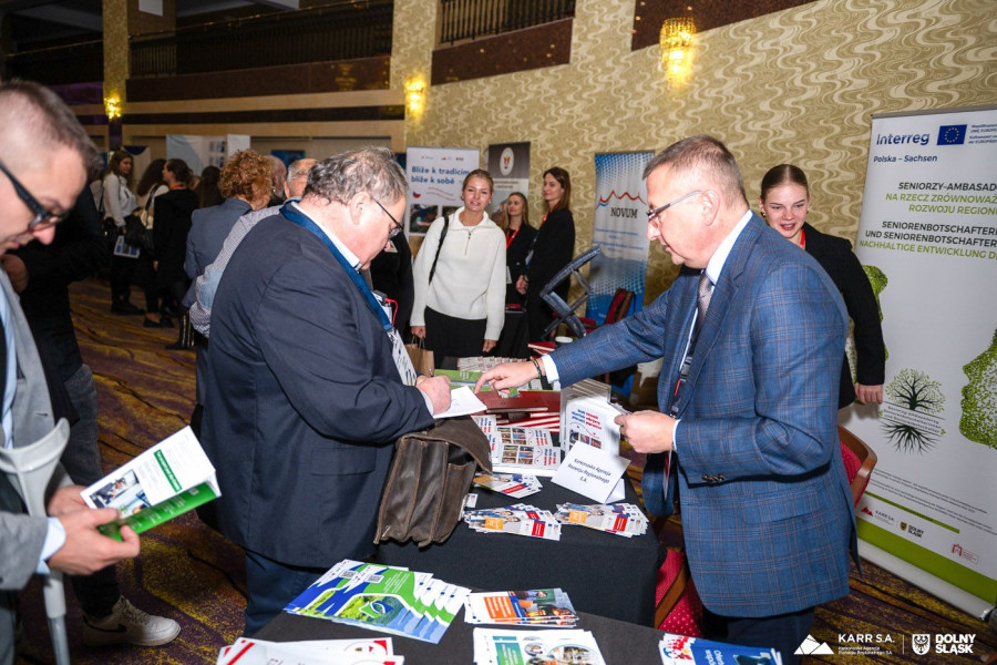 mężczyzna targi praca