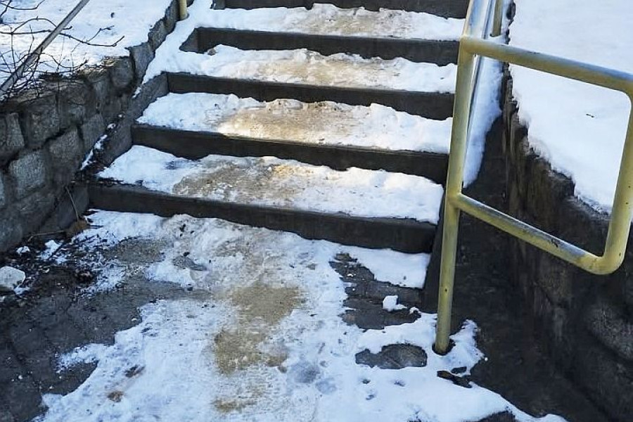 schody śnieg