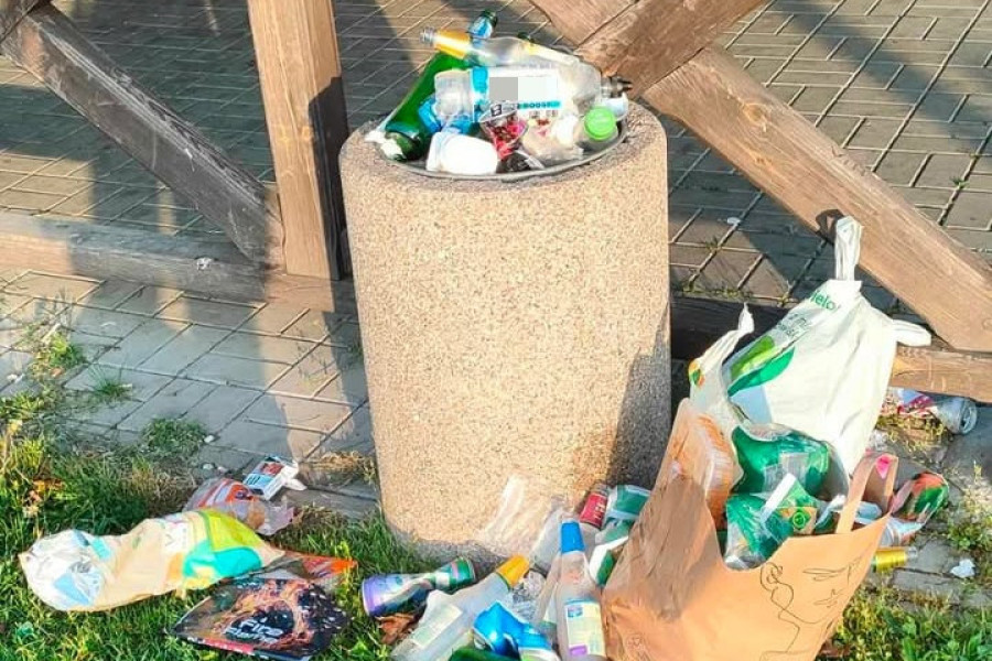 śmieci dobra boisko