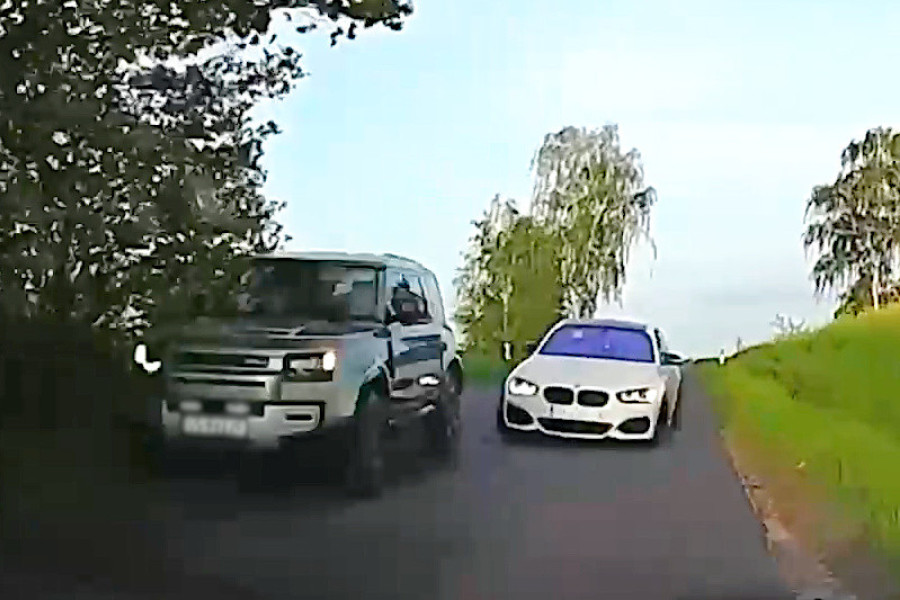 wyprzedzanie auto pirat