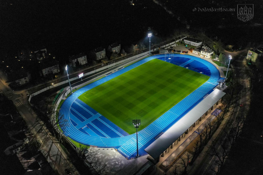 stadion oświetlenie noc