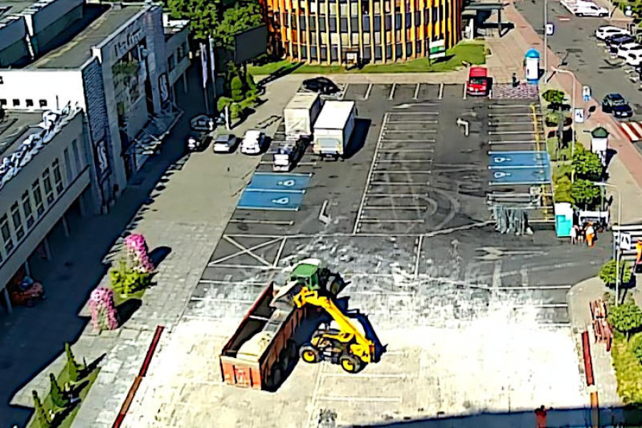 sprzątanie plac piłsudskiego