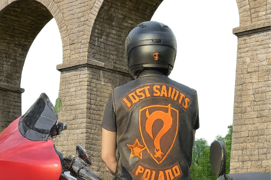 motocyklista wiadukt