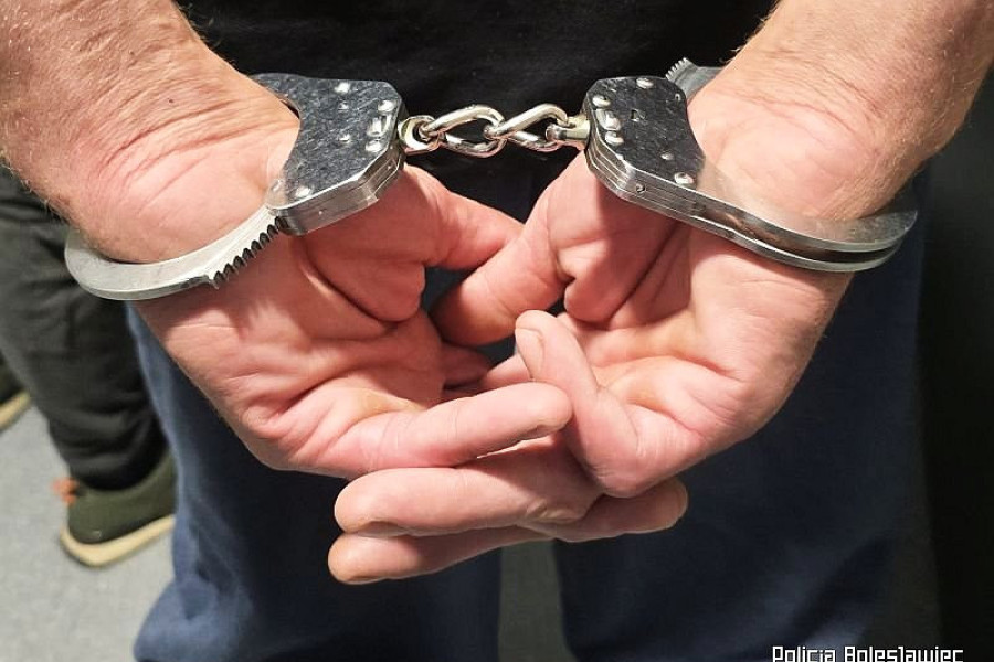 kajdanki ręce dłonie