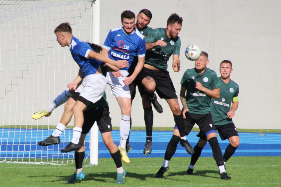 mecz piłka nożna bks bolesławiec chrobry nowogrodziec