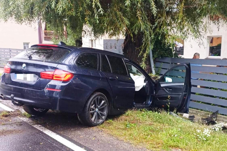 bmw zderzenie drzewo dąbrowa bolesławiecka