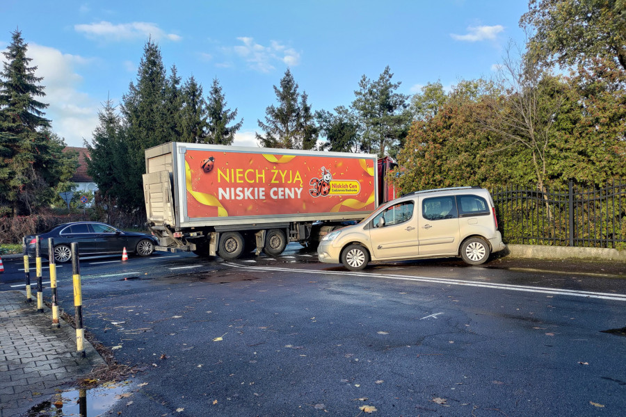 ciężarówka biedronka zderzenie