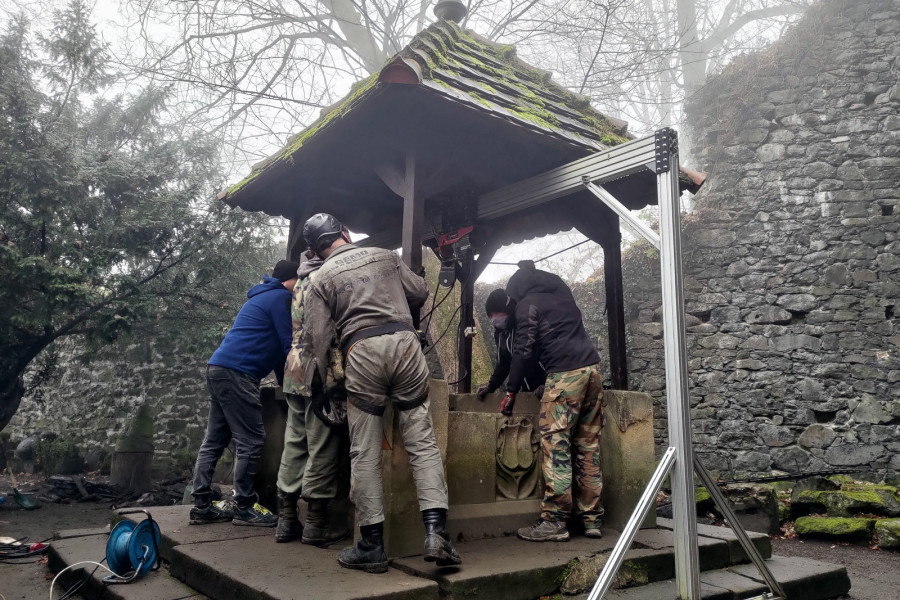 zamek grodziec studnia